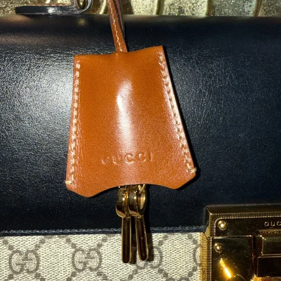 GUCCI GG SUPREME MONOGRAM PADLOCK HANDBAG MEDIUM-🔥STUNNING BOSS LADY BAG🔥 - Picture 12 of 16